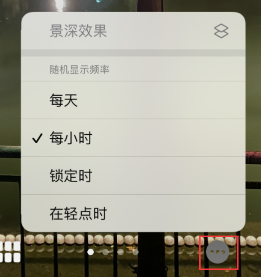 湾里苹果手机维修分享iOS 16 小技巧：锁定屏幕支持随机切换指定照片 